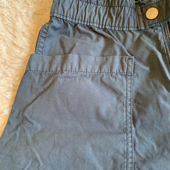 GAP High Rise Utility Short - Picture 10 of 12